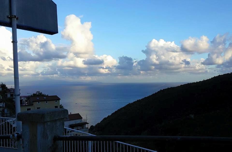 Le Terrazze Di Cristina Bed & Breakfast Vietri Bagian luar foto