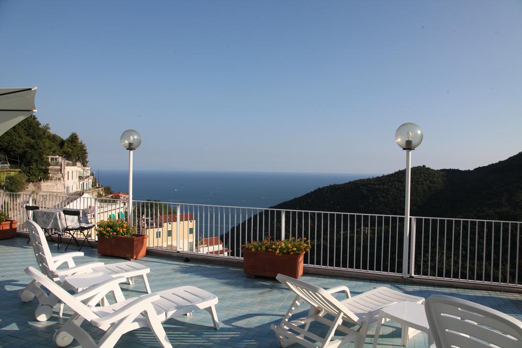 Le Terrazze Di Cristina Bed & Breakfast Vietri Bagian luar foto