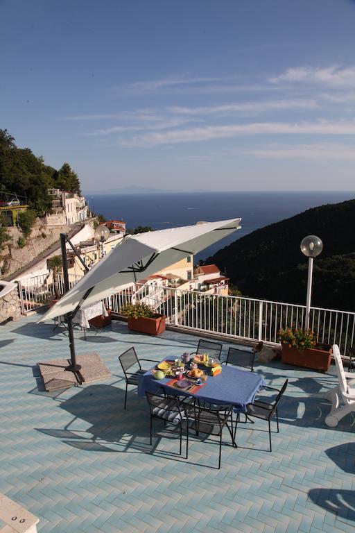 Le Terrazze Di Cristina Bed & Breakfast Vietri Bagian luar foto