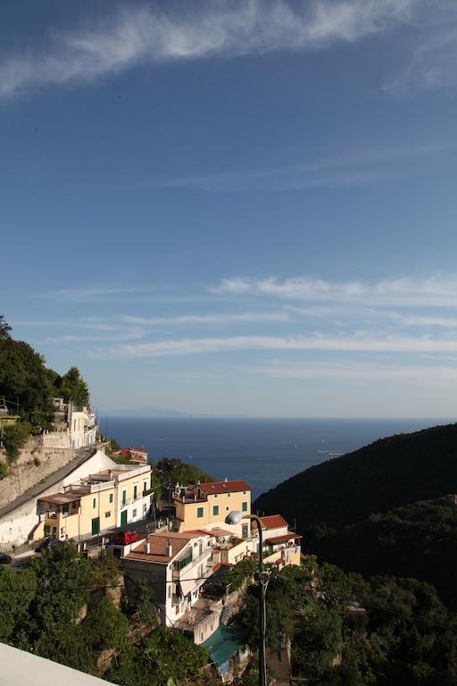 Le Terrazze Di Cristina Bed & Breakfast Vietri Bagian luar foto