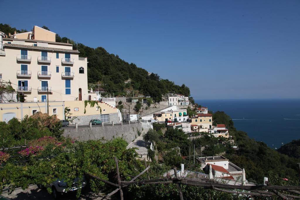 Le Terrazze Di Cristina Bed & Breakfast Vietri Bagian luar foto