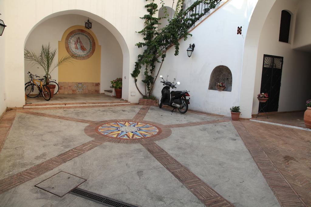 Le Terrazze Di Cristina Bed & Breakfast Vietri Bagian luar foto