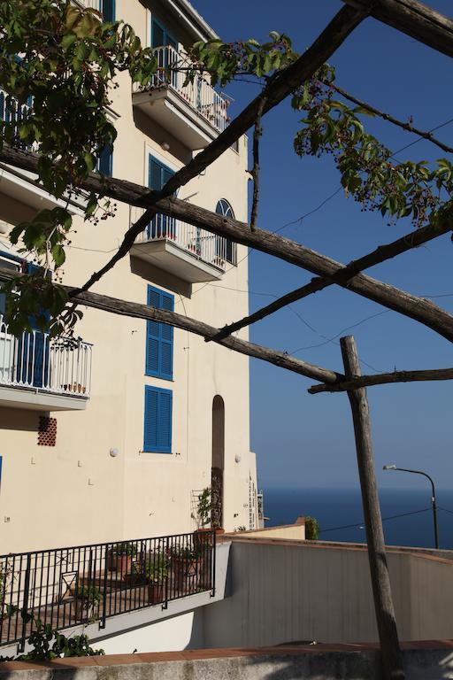 Le Terrazze Di Cristina Bed & Breakfast Vietri Bagian luar foto