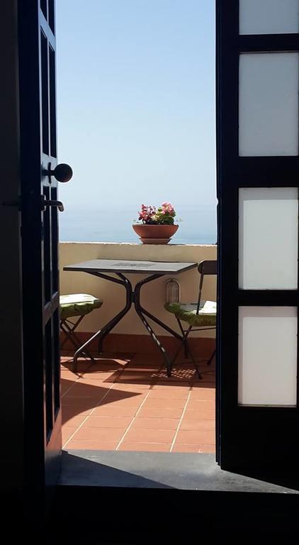 Le Terrazze Di Cristina Bed & Breakfast Vietri Bagian luar foto