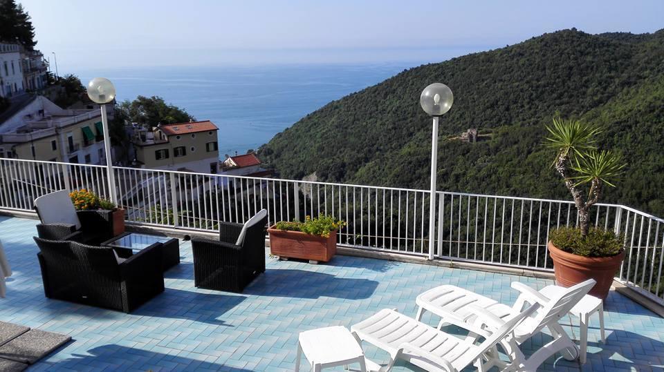 Le Terrazze Di Cristina Bed & Breakfast Vietri Bagian luar foto