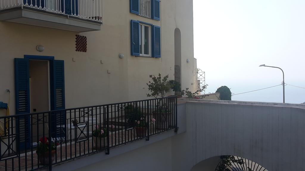 Le Terrazze Di Cristina Bed & Breakfast Vietri Bagian luar foto