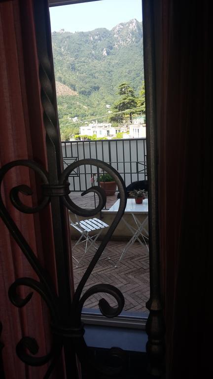 Le Terrazze Di Cristina Bed & Breakfast Vietri Bagian luar foto