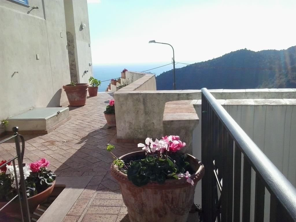 Le Terrazze Di Cristina Bed & Breakfast Vietri Bagian luar foto