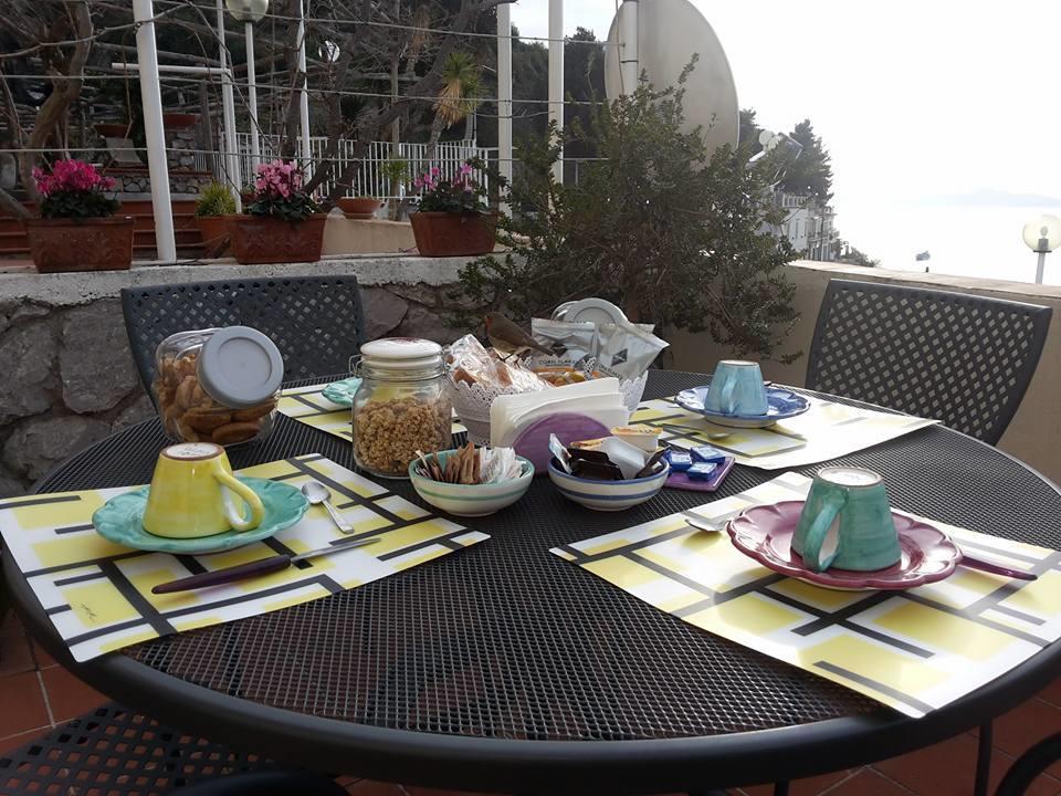 Le Terrazze Di Cristina Bed & Breakfast Vietri Bagian luar foto
