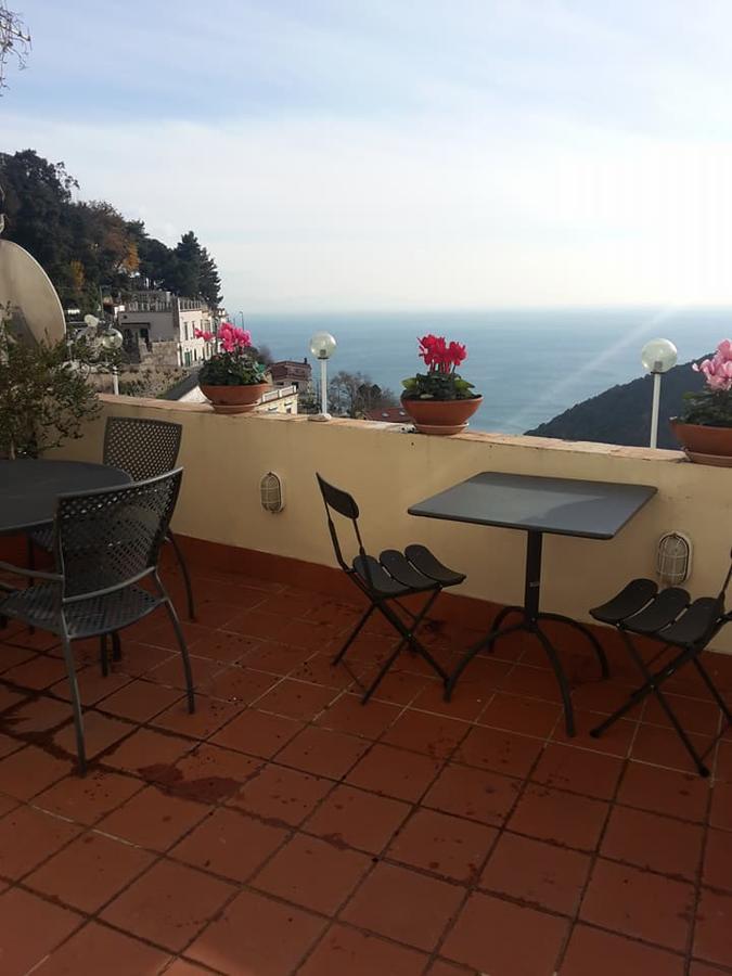Le Terrazze Di Cristina Bed & Breakfast Vietri Bagian luar foto