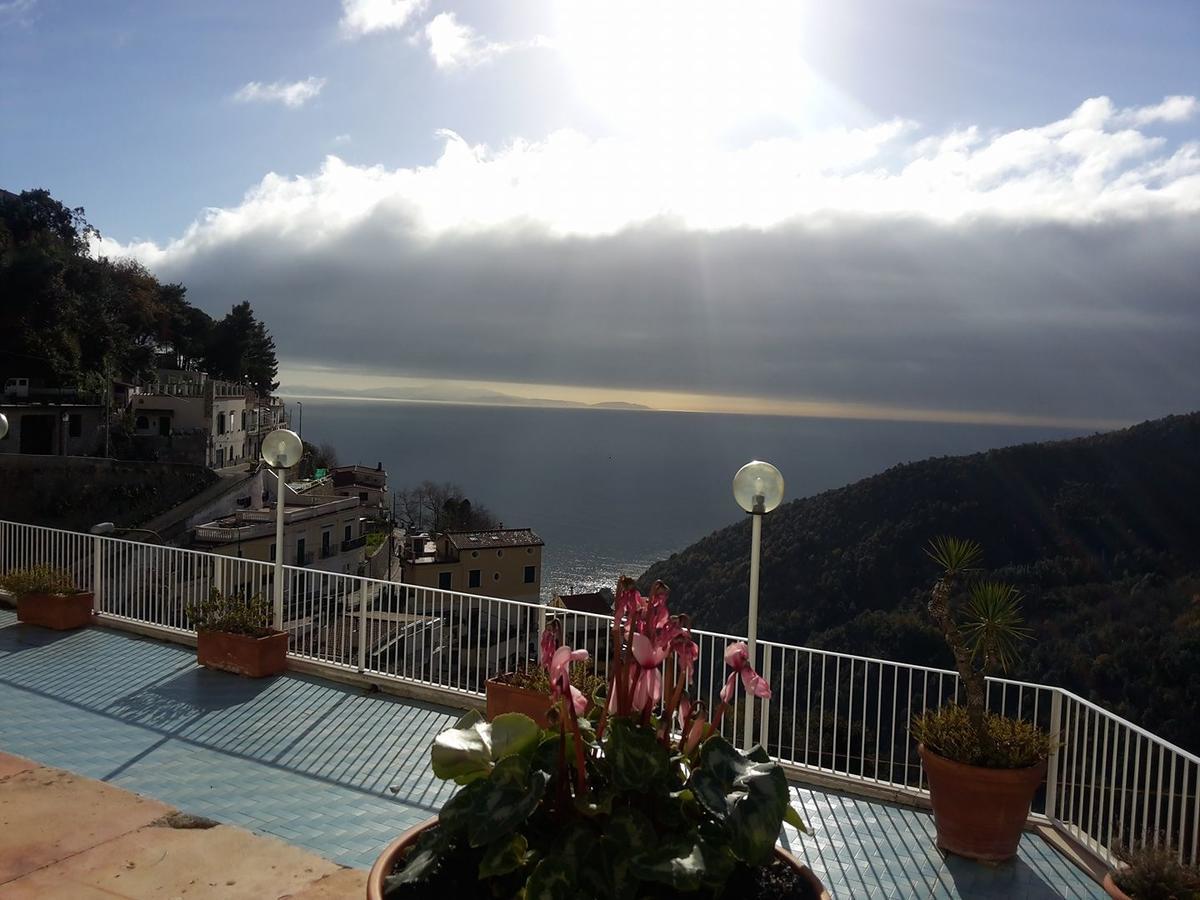 Le Terrazze Di Cristina Bed & Breakfast Vietri Bagian luar foto