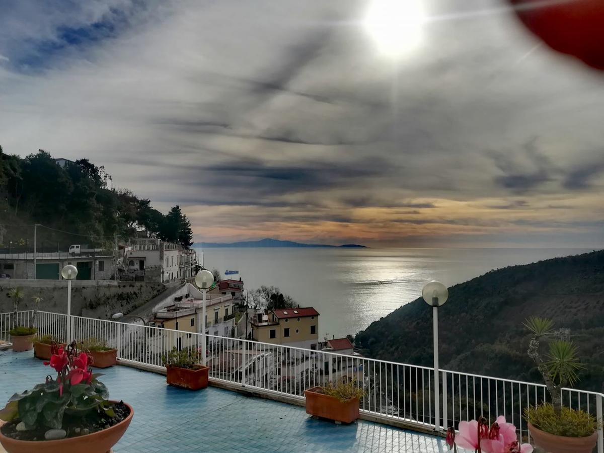 Le Terrazze Di Cristina Bed & Breakfast Vietri Bagian luar foto