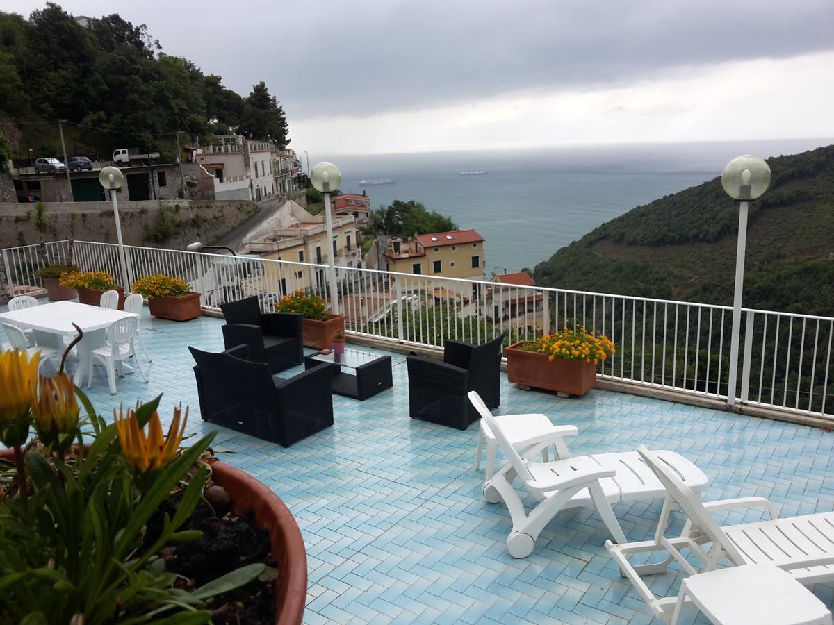 Le Terrazze Di Cristina Bed & Breakfast Vietri Bagian luar foto