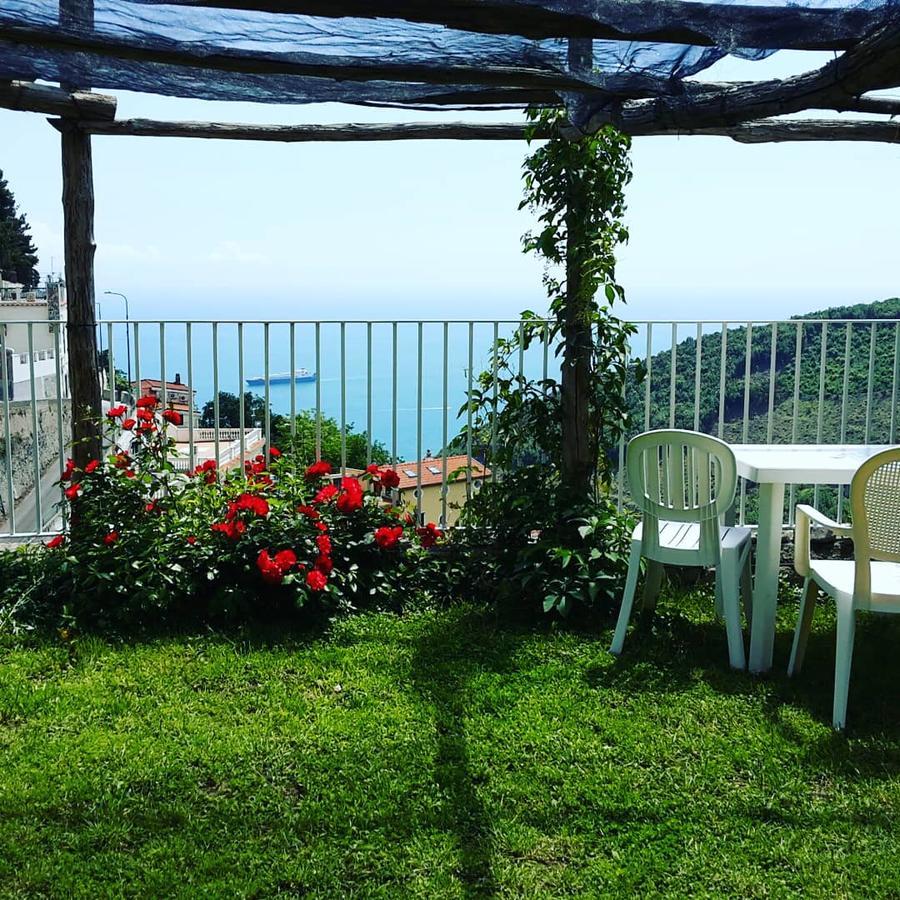 Le Terrazze Di Cristina Bed & Breakfast Vietri Bagian luar foto