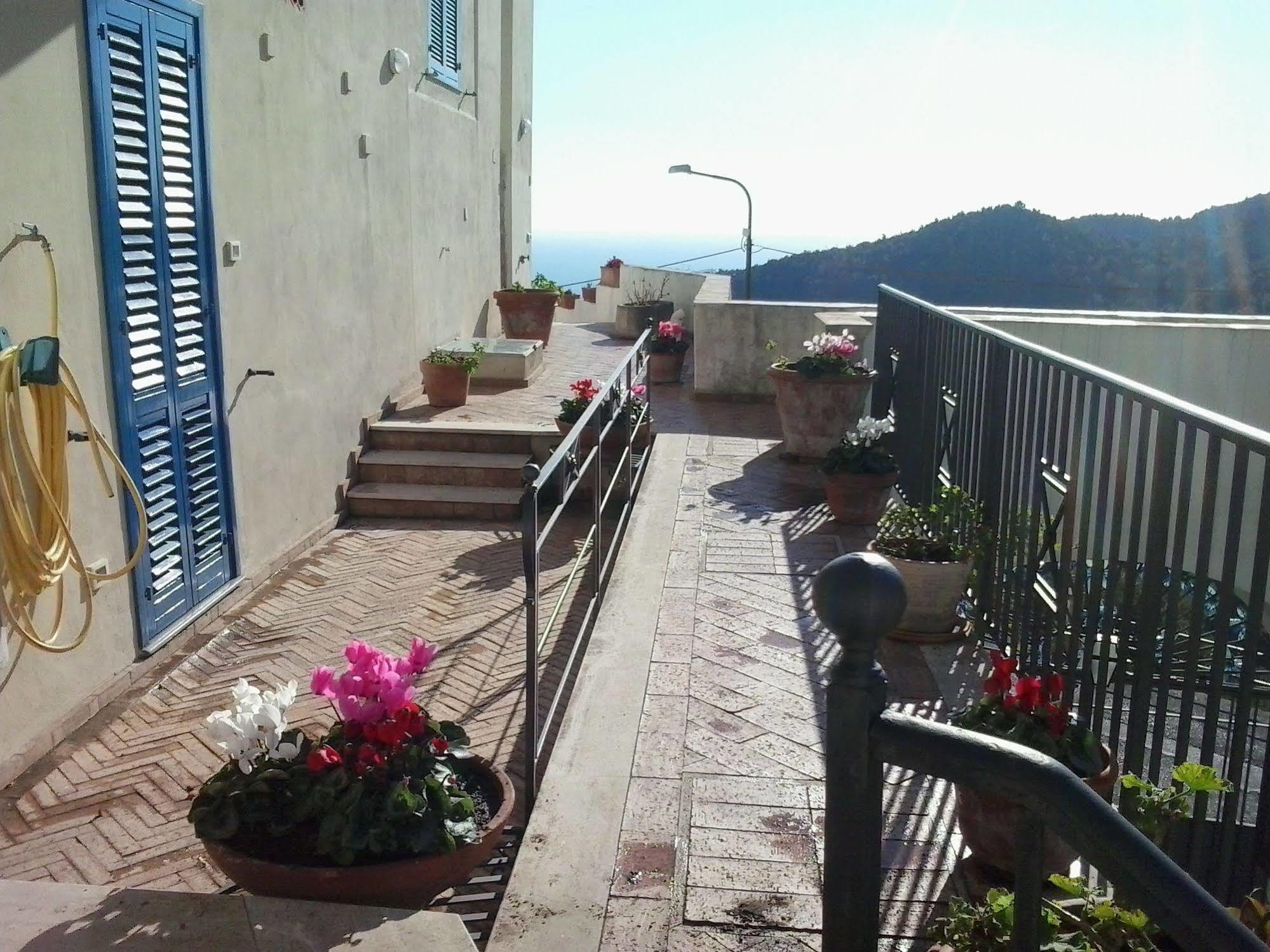 Le Terrazze Di Cristina Bed & Breakfast Vietri Bagian luar foto