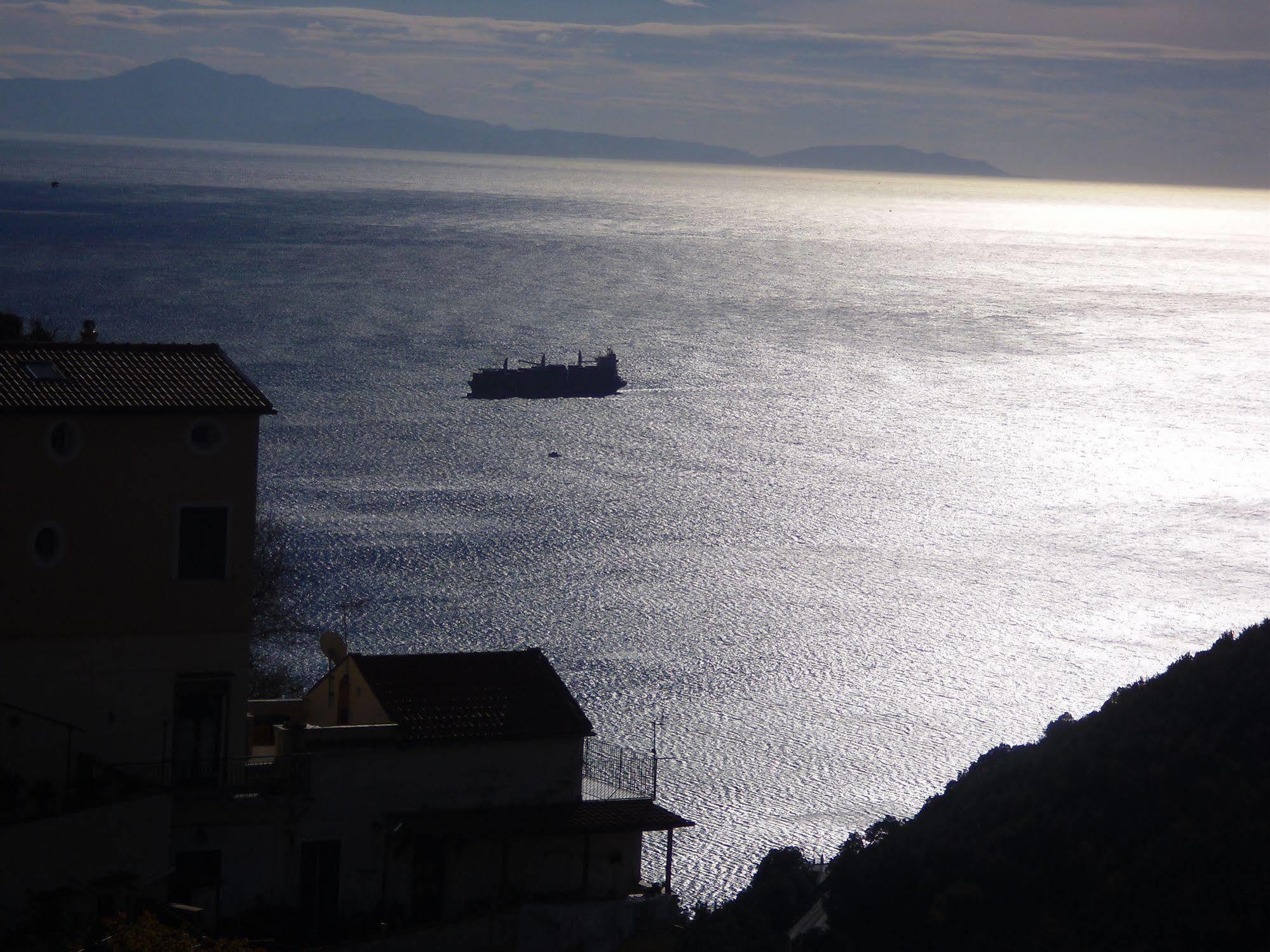Le Terrazze Di Cristina Bed & Breakfast Vietri Bagian luar foto